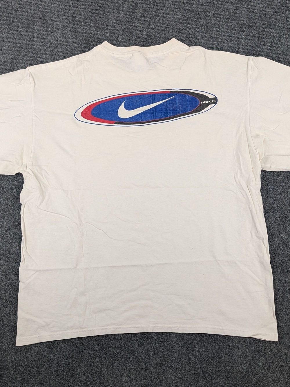 Vintage 90s Nike Center Logo Graphic T-Shirt White Large Boxy Fit